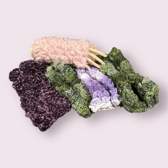 Crochet Dragon Scale Fingerless Mittens/Sleeves Red Heart Violet Ombré - Picture 7 of 9